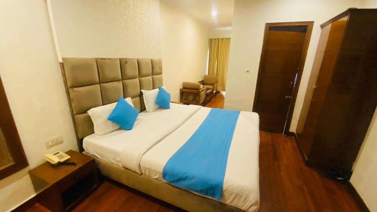 Hotel Landmark Chandigarh Exterior photo