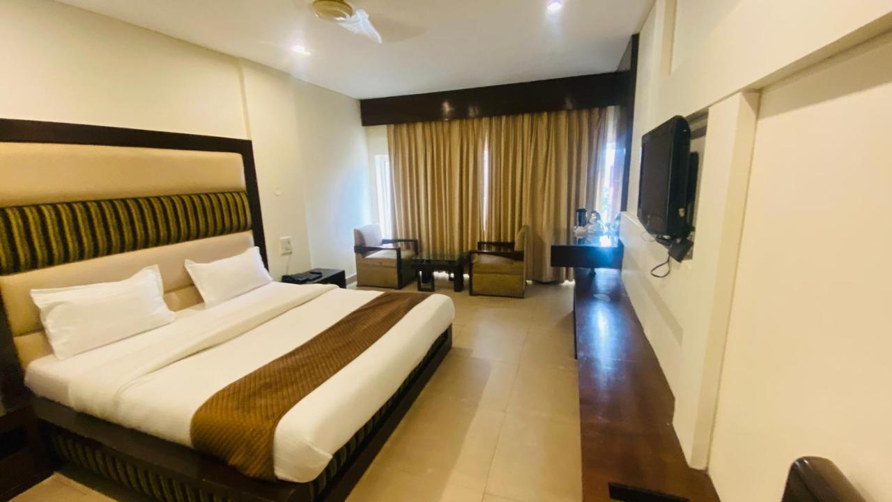 Hotel Landmark Chandigarh Exterior photo