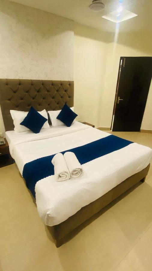 Hotel Landmark Chandigarh Exterior photo