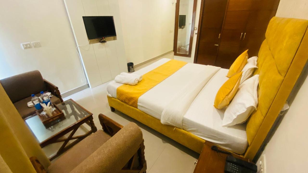 Hotel Landmark Chandigarh Exterior photo