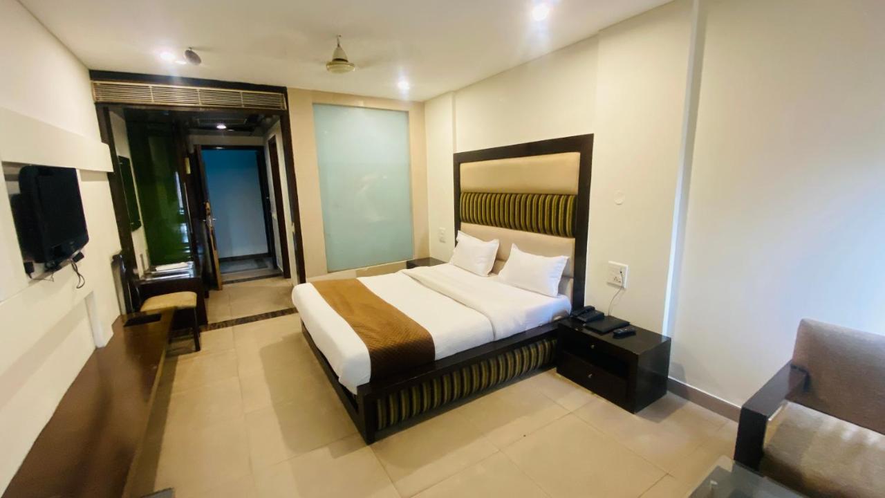 Hotel Landmark Chandigarh Exterior photo
