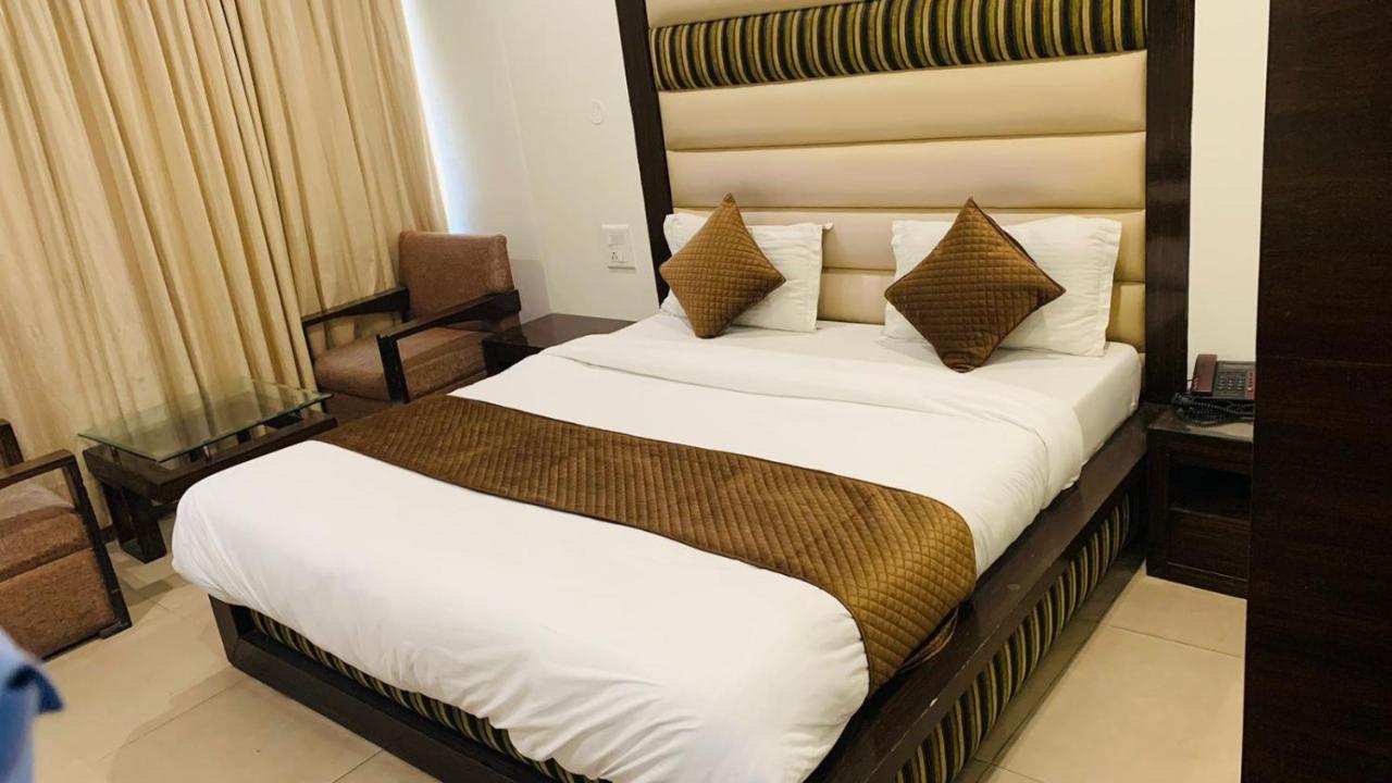 Hotel Landmark Chandigarh Exterior photo