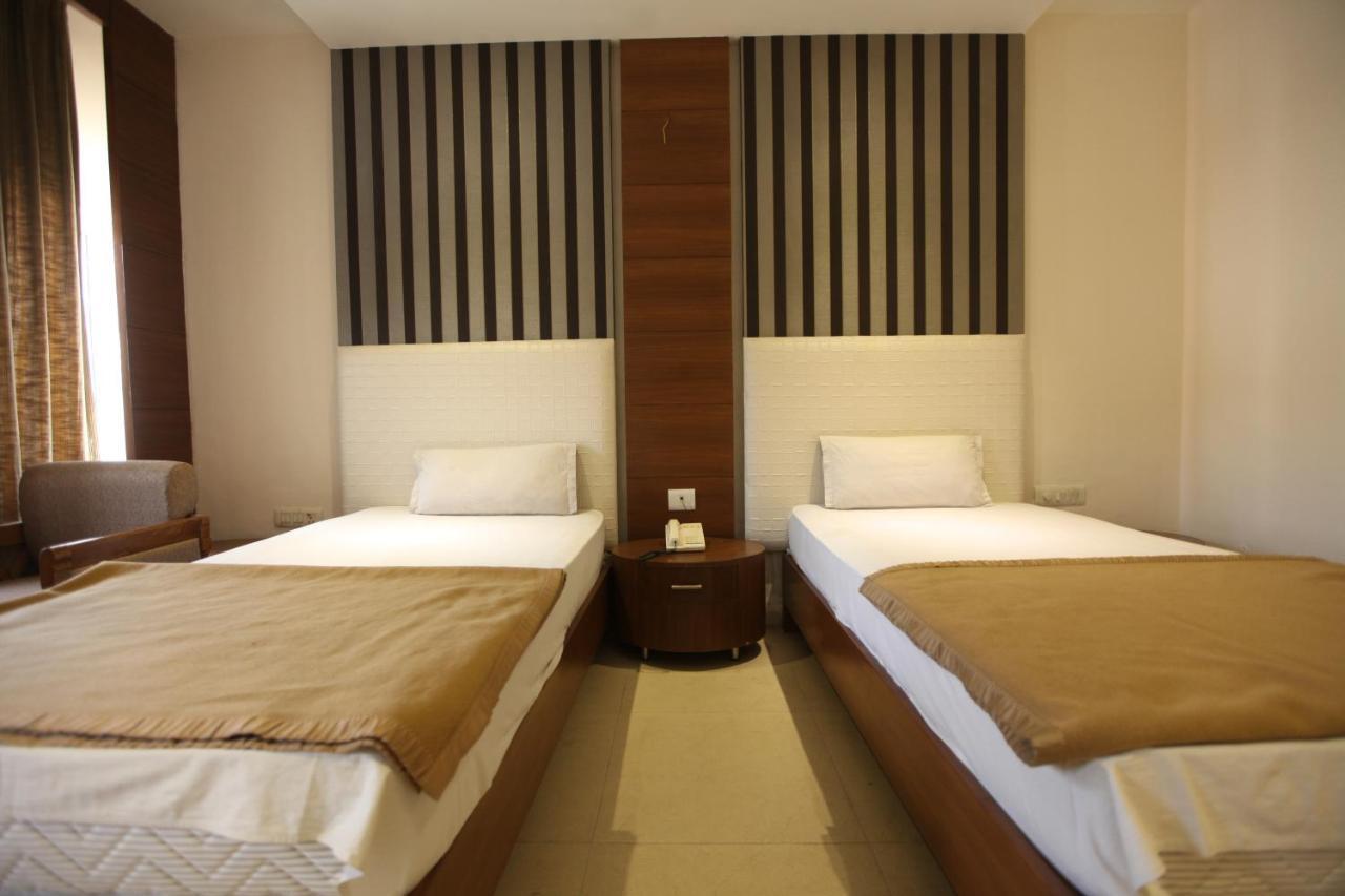 Hotel Landmark Chandigarh Exterior photo