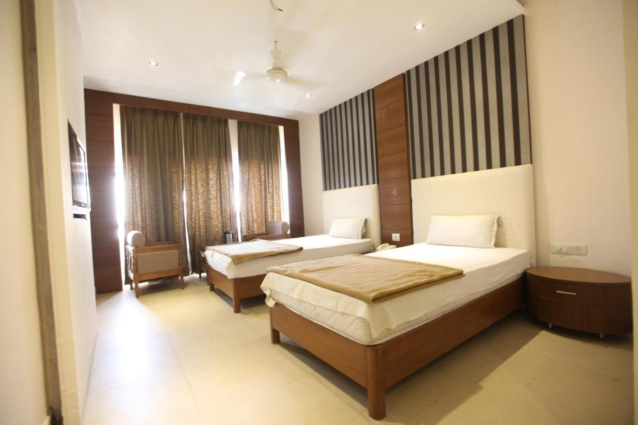 Hotel Landmark Chandigarh Exterior photo